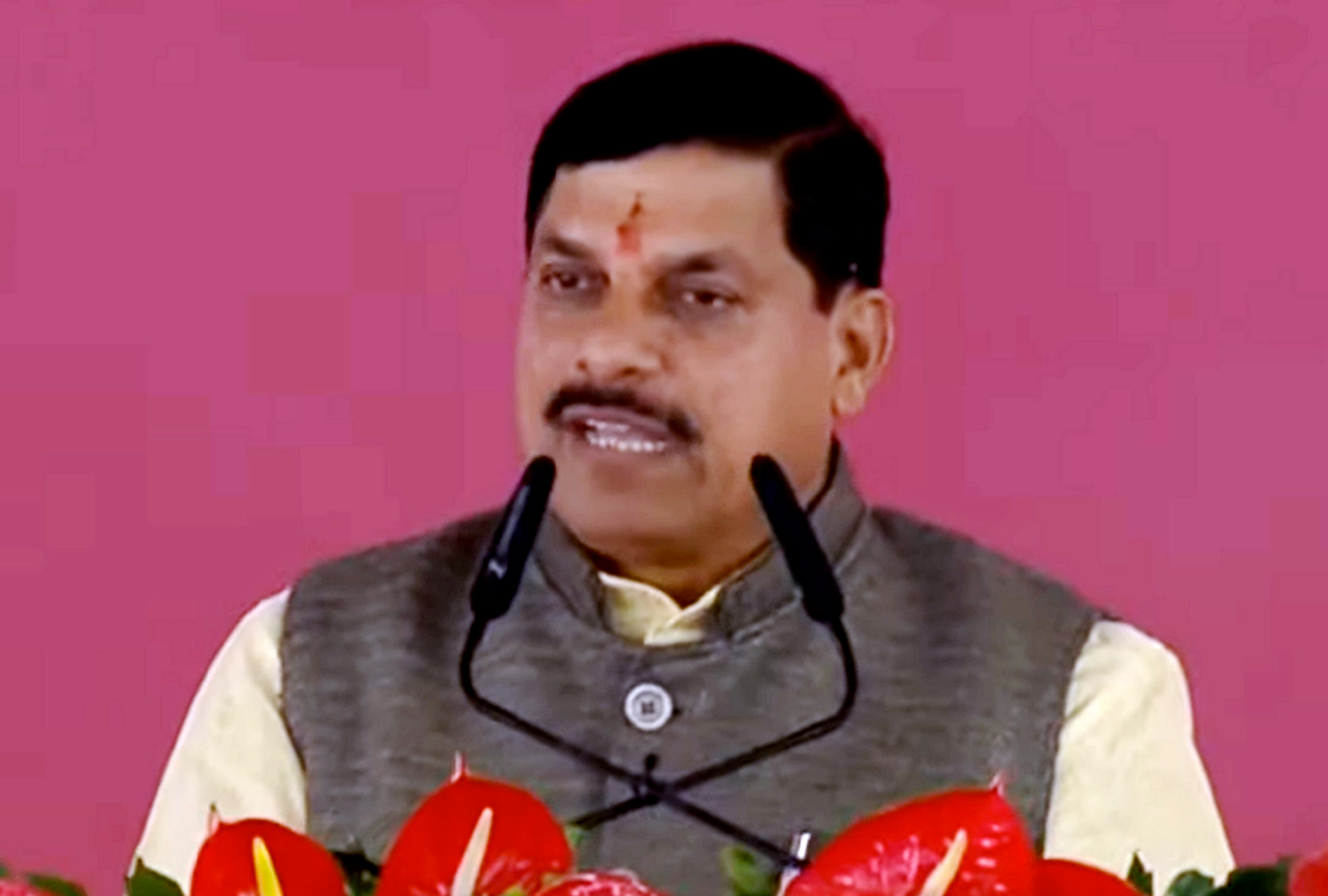 CM Yadav Shares Meal and Conversation in Sagar District.webp