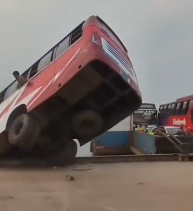 Bangladesh Bus Crash: Search for Missing Passengers Ongoing.webp Bangladesh Bus Crash: Search for Missing Passengers Ongoing.webp