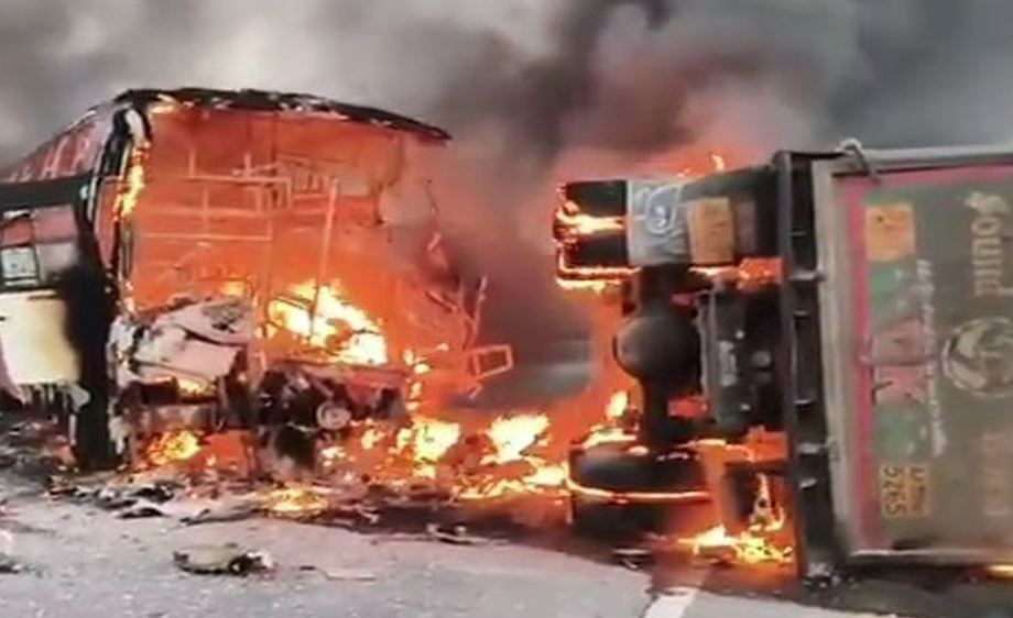 Bus-Lorry Crash Kills 14 in Andhra Pradesh.webp