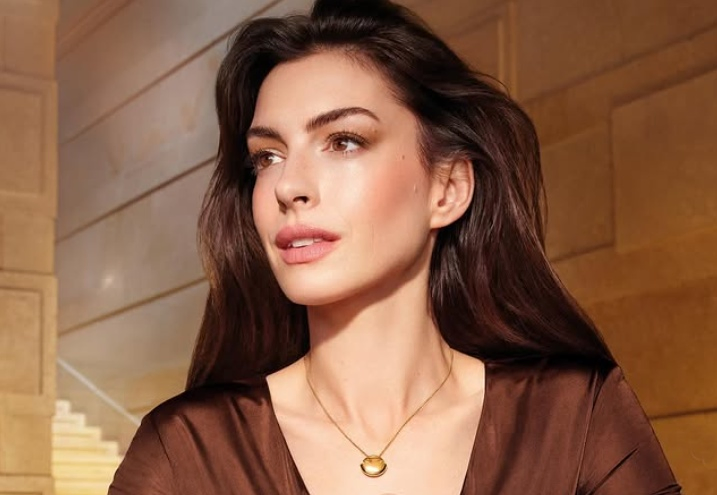 Mom Life: Anne Hathaway Shares Feelings of 'Defeat' with Balancing Act.webp