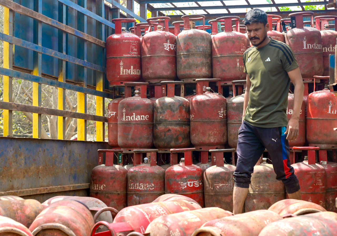 India's Fuel Reserves Strong Amid Social Media Claims.webp