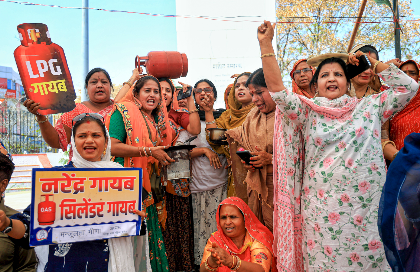 LPG Shortages: Govt Denies Crisis Amid Parliamentary Concerns.webp