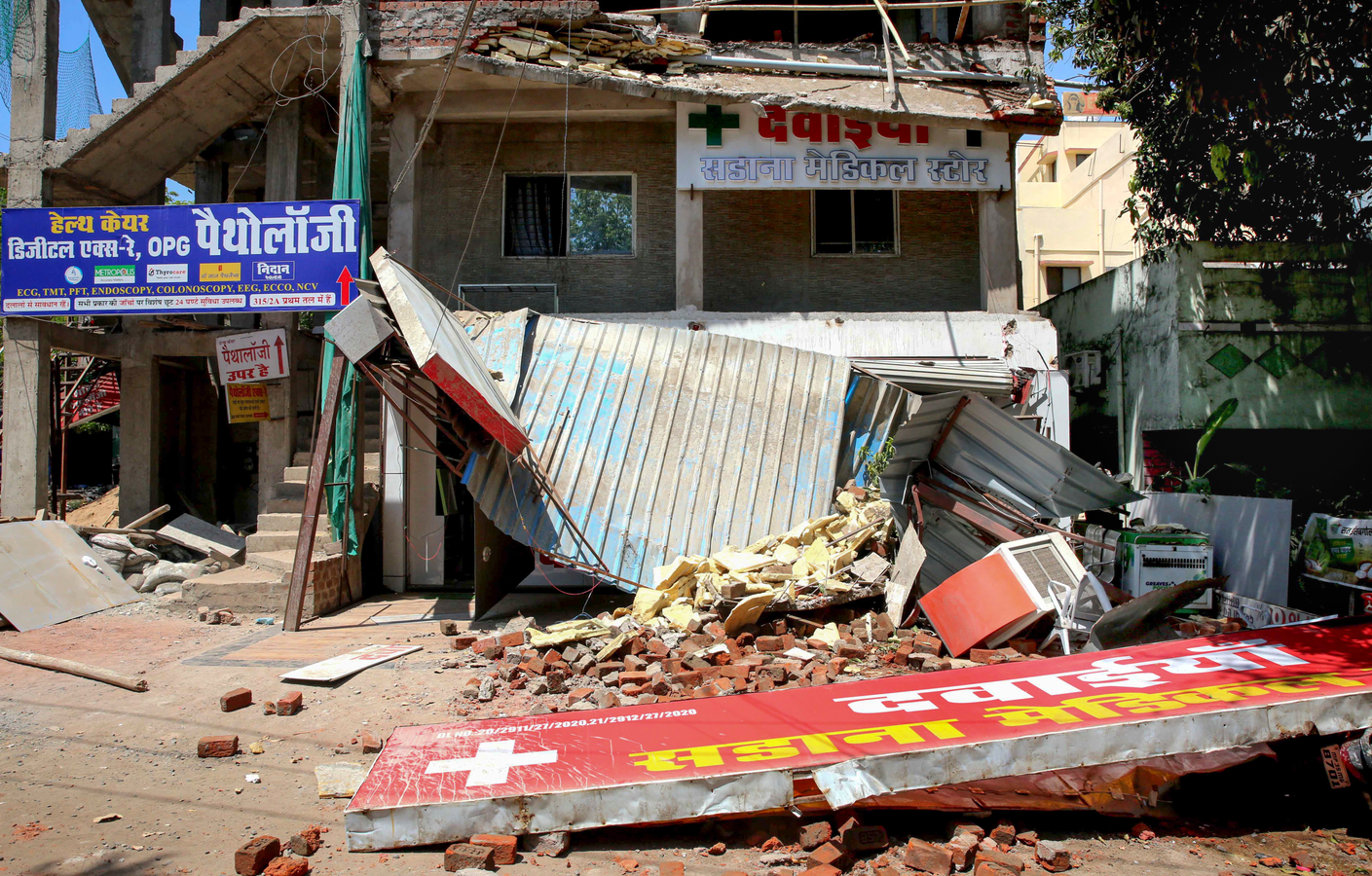 Construction Slab Collapse Causes Injuries in Bhopal.webp