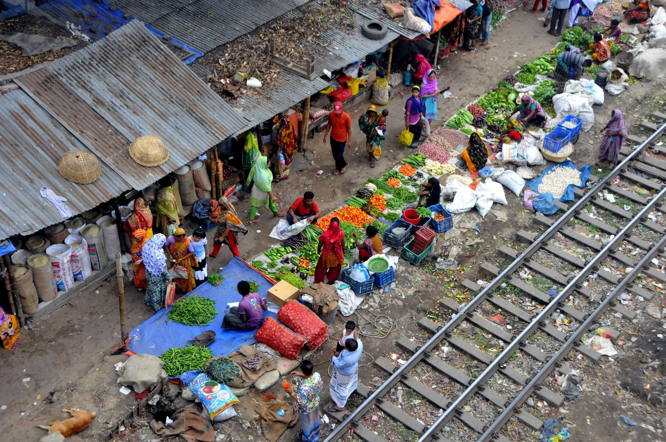 Bangladeshis Face Economic Anxiety Amid Middle East Crisis.webp