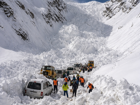 Rescue Efforts Underway After Zojila Pass Tragedy.webp
