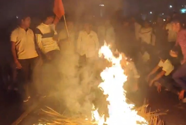 Maharashtra: Highway Blockade Following Woman's Alleged Abduction.webp