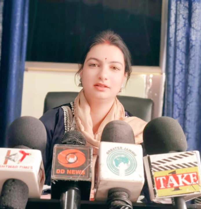 UT Government Offers Support to Labour Card Holders in Kishtwar.webp