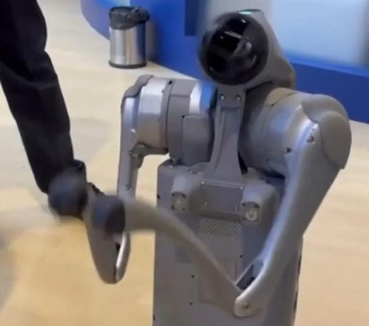 Controversy Surrounds Galgotias University's Chinese Robotic Dog Display.webp