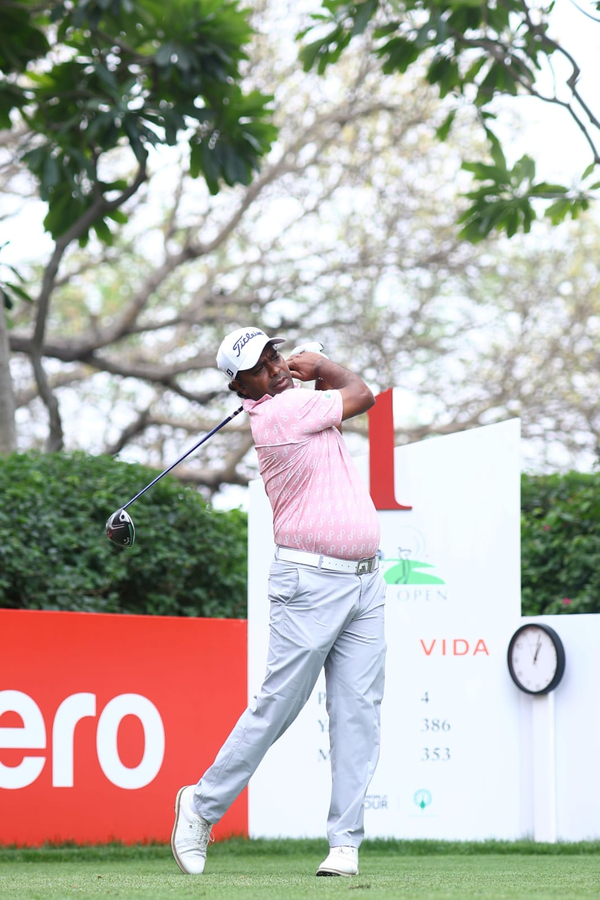 Chacarra Leads Indian Open After Strong Second Round.webp