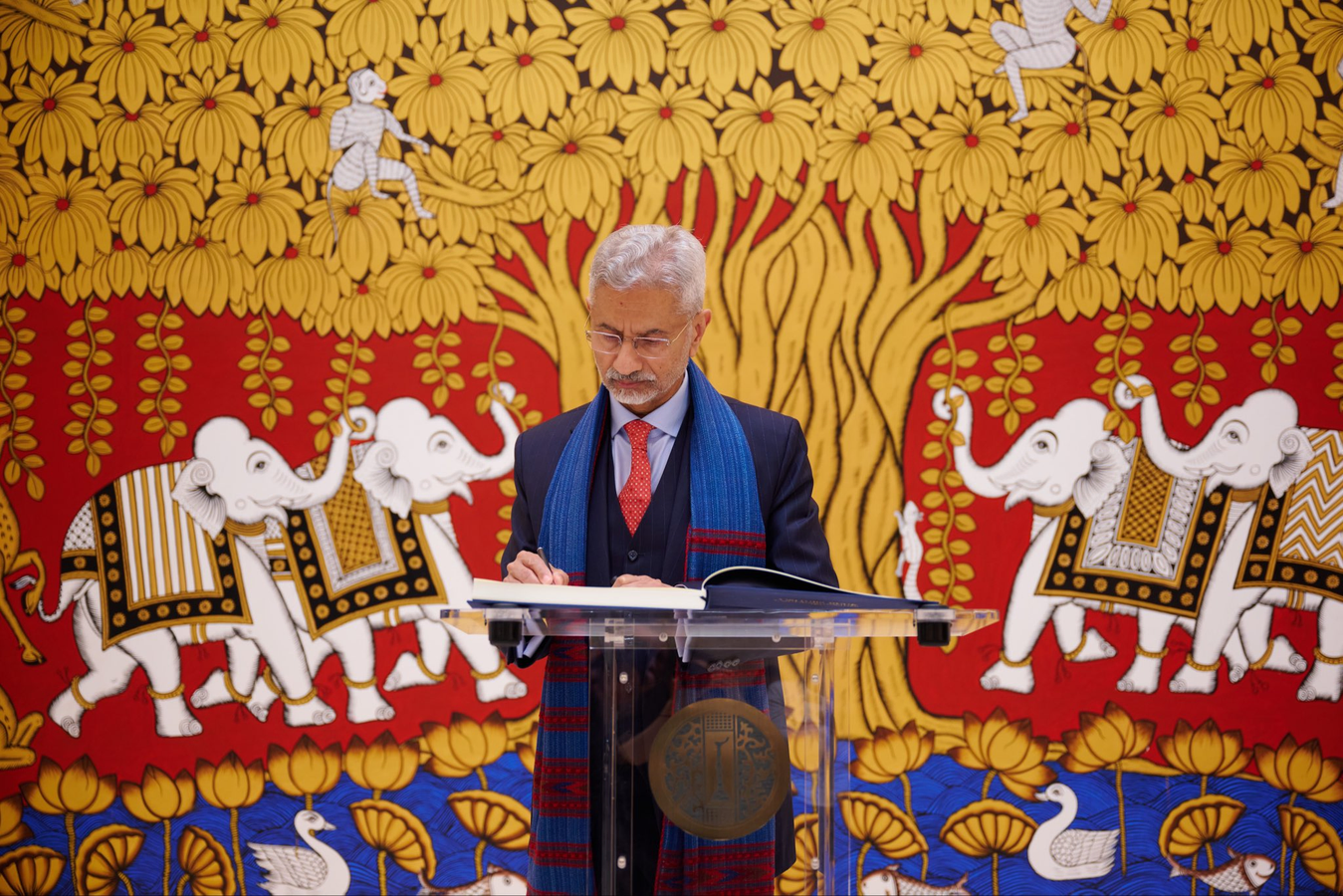 Jaishankar Visits Swami Vivekananda Cultural Centre in Paris.webp