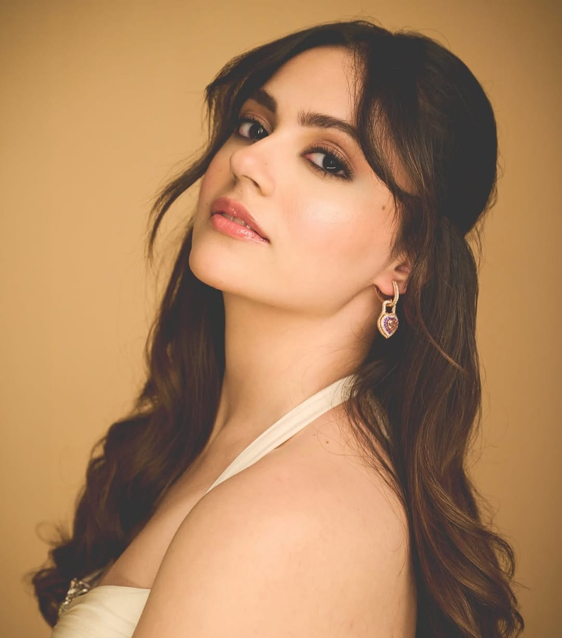 Controversy Surrounds Aneet Padda's Views on 'Dhurandhar 2' and Priyanka Chopra.webp