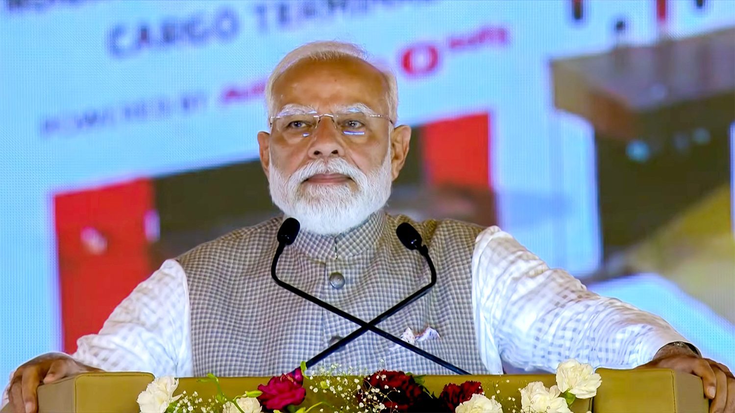 Uttar Pradesh Development Driven by Farmers and Infrastructure.webp