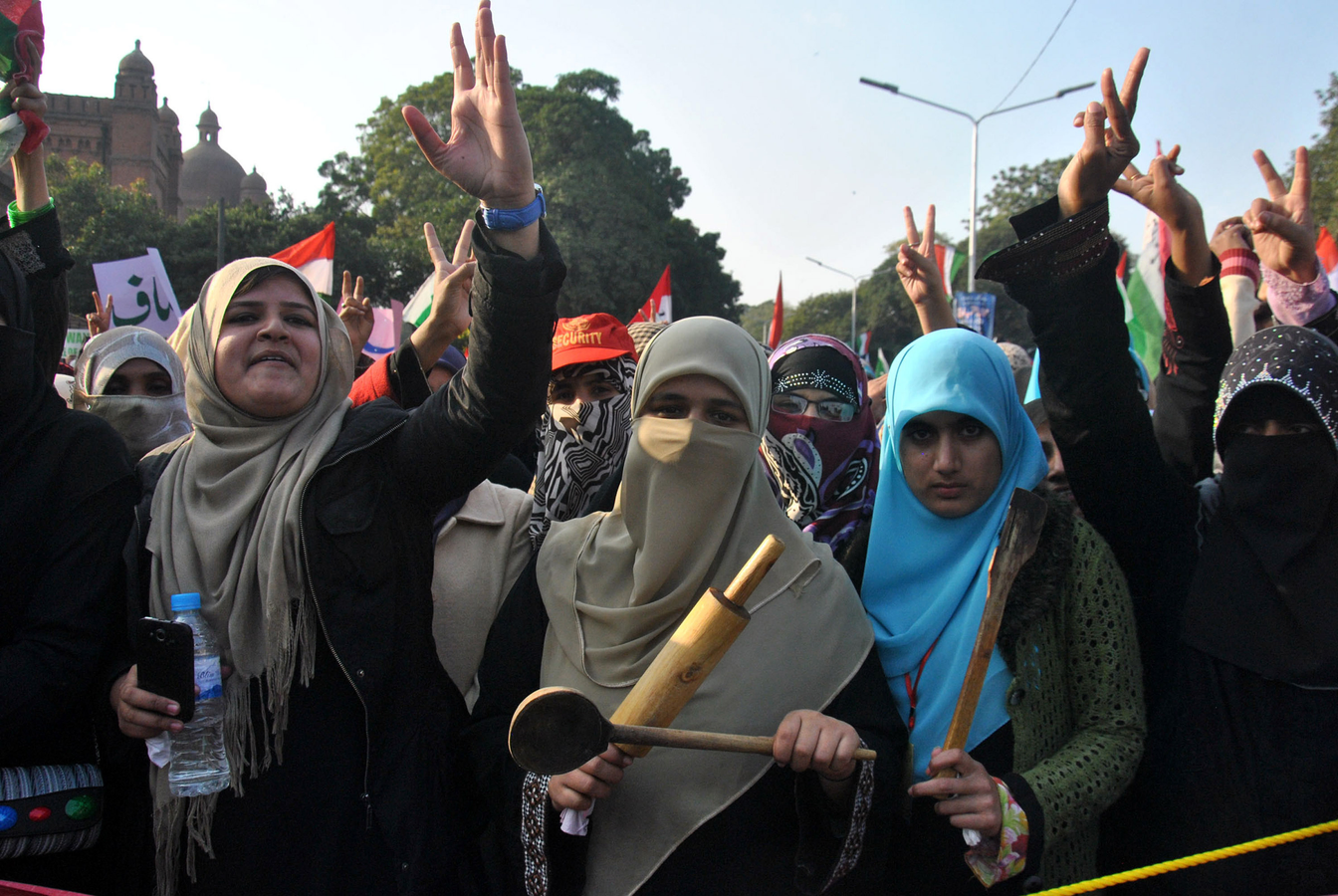 Rising LPG Costs Strain Commuters and Fuel Energy Concerns in Pakistan.webp