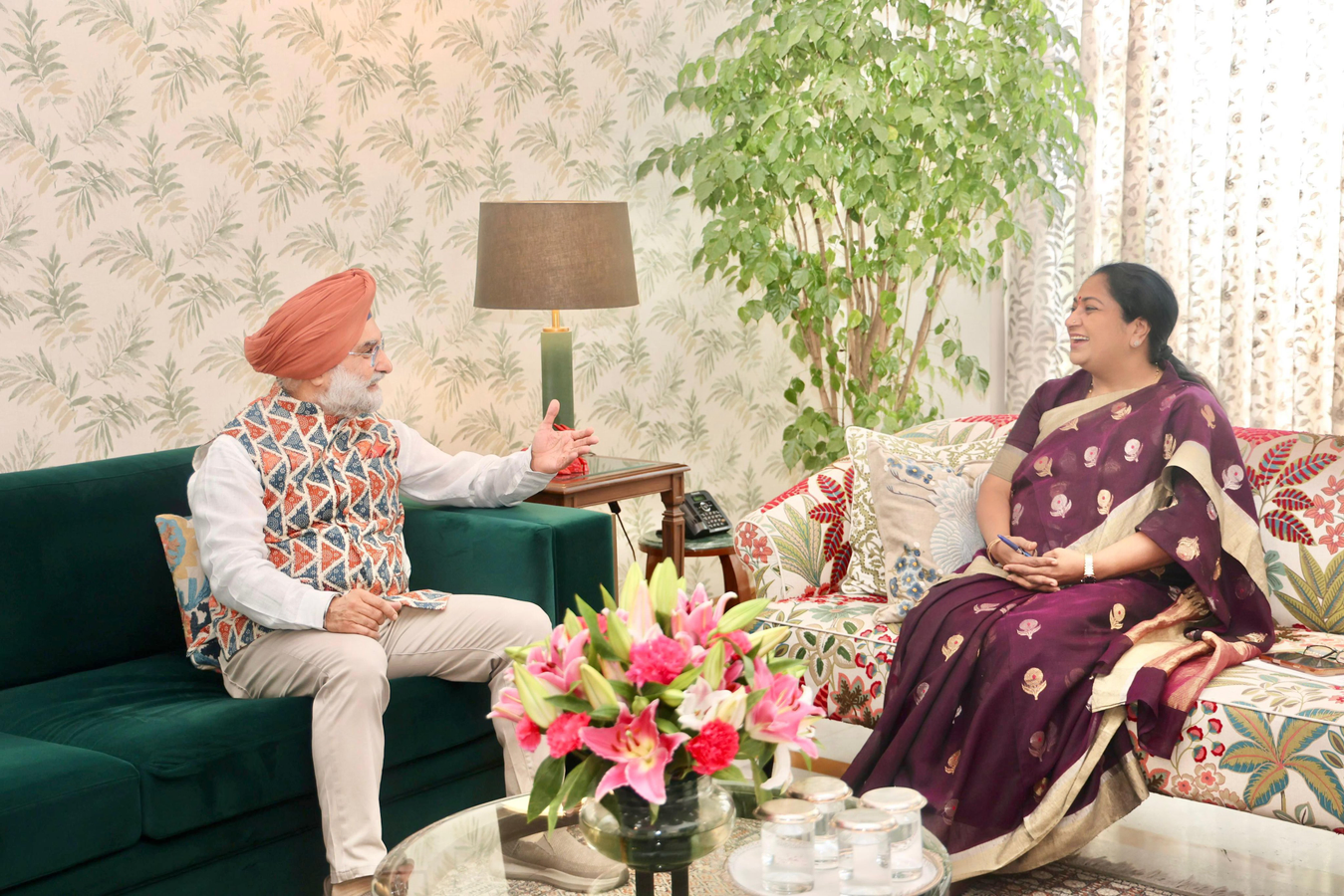 Delhi Government Focuses on Infrastructure and Debt Management.webp