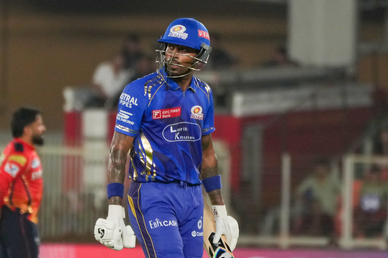 Hardik Pandya's Development Seen as Key for Mumbai Indians.webp
