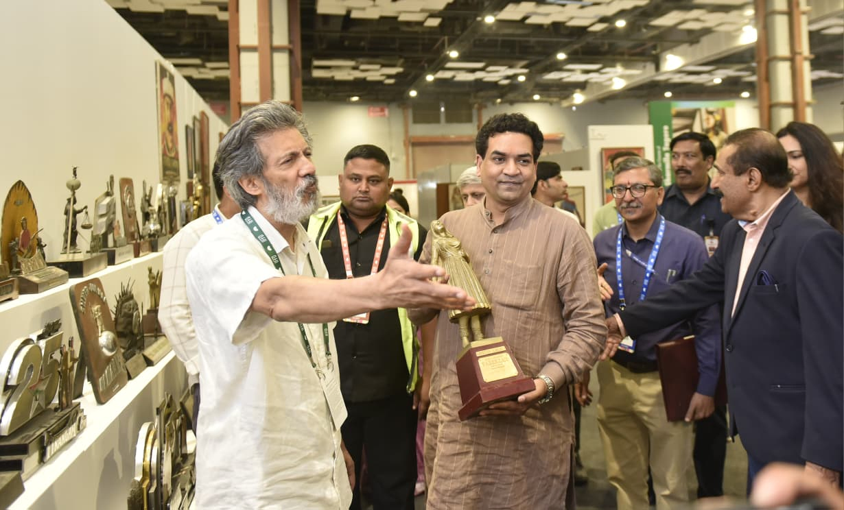 Kapil Mishra Visits IFFD Exhibition Celebrating Indian Cinema's Evolution