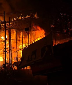 Delhi Fire Incident: Four Injured, Others Rescued in Chand Bagh Blaze.webp Delhi Fire Incident: Four Injured, Others Rescued in Chand Bagh Blaze.webp
