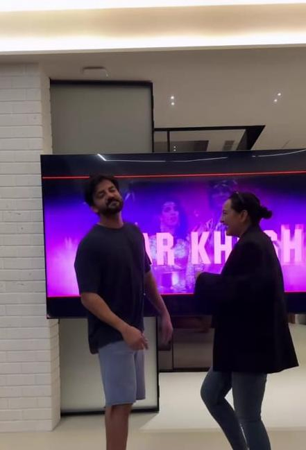 Sonakshi Sinha & Zaheer Iqbal Groove to Mithun Chakraborty's Music.webp