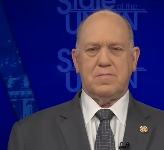 Funding Standoff Disrupts Airports, Intensifies Political Divide.webp