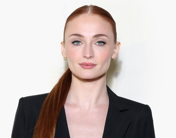 ‘Tomb Raider’ Production Delayed: Sophie Turner's Injury Causes Pause.webp