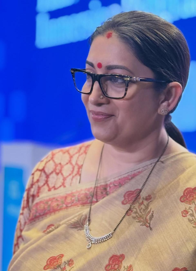 Smriti Irani Shares Motivational Note on Dealing with Negative Words.webp