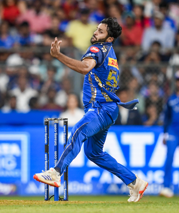 Mumbai Indians Start IPL 2026 with Rickelton's Stand.webp