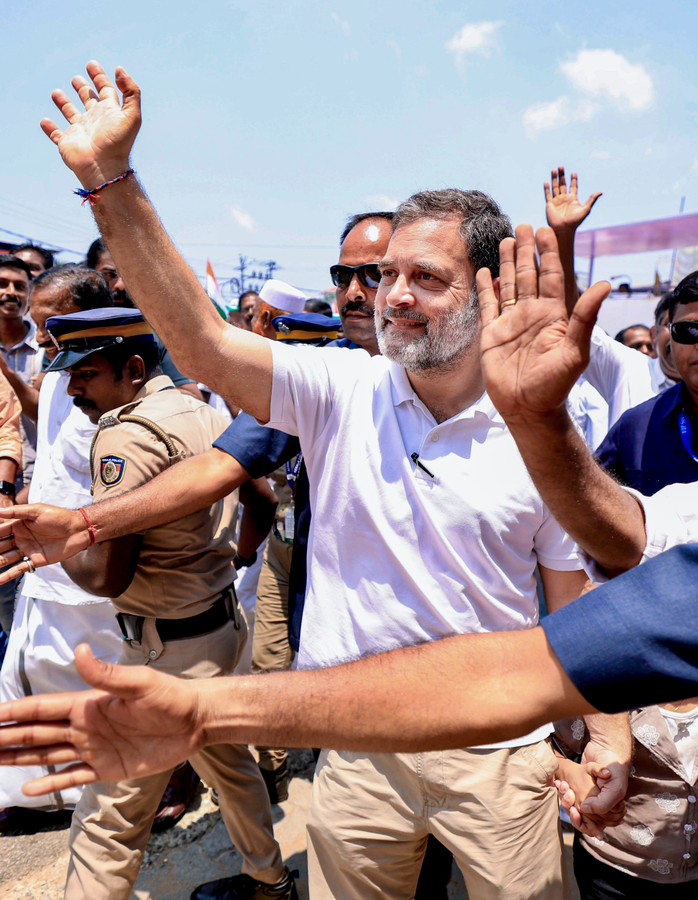 Gandhi Highlights Kerala's Contributions in Poll Rally.webp