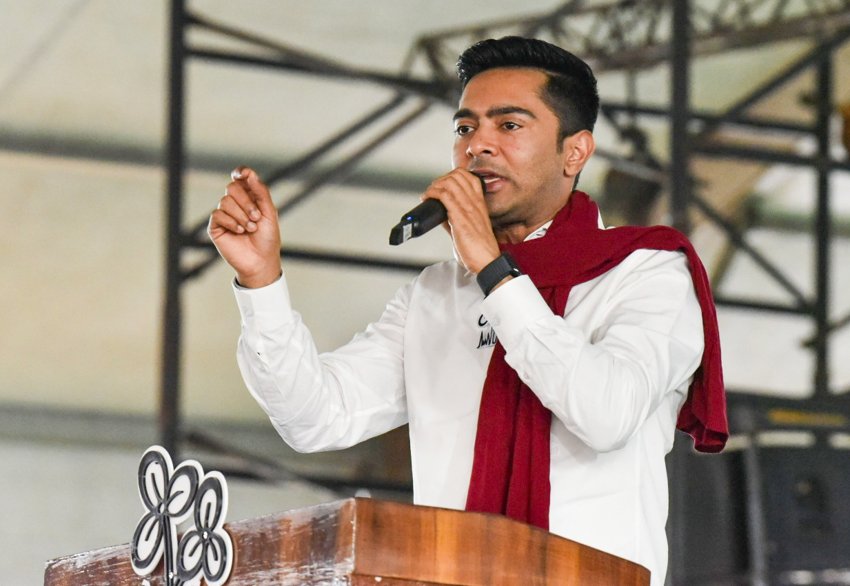 Trinamool Accuses BJP of Depriving West Bengal of Central Allocations.webp