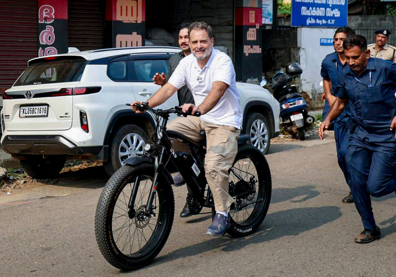 India's Economy Under Pressure Amid Political Allegations.webp