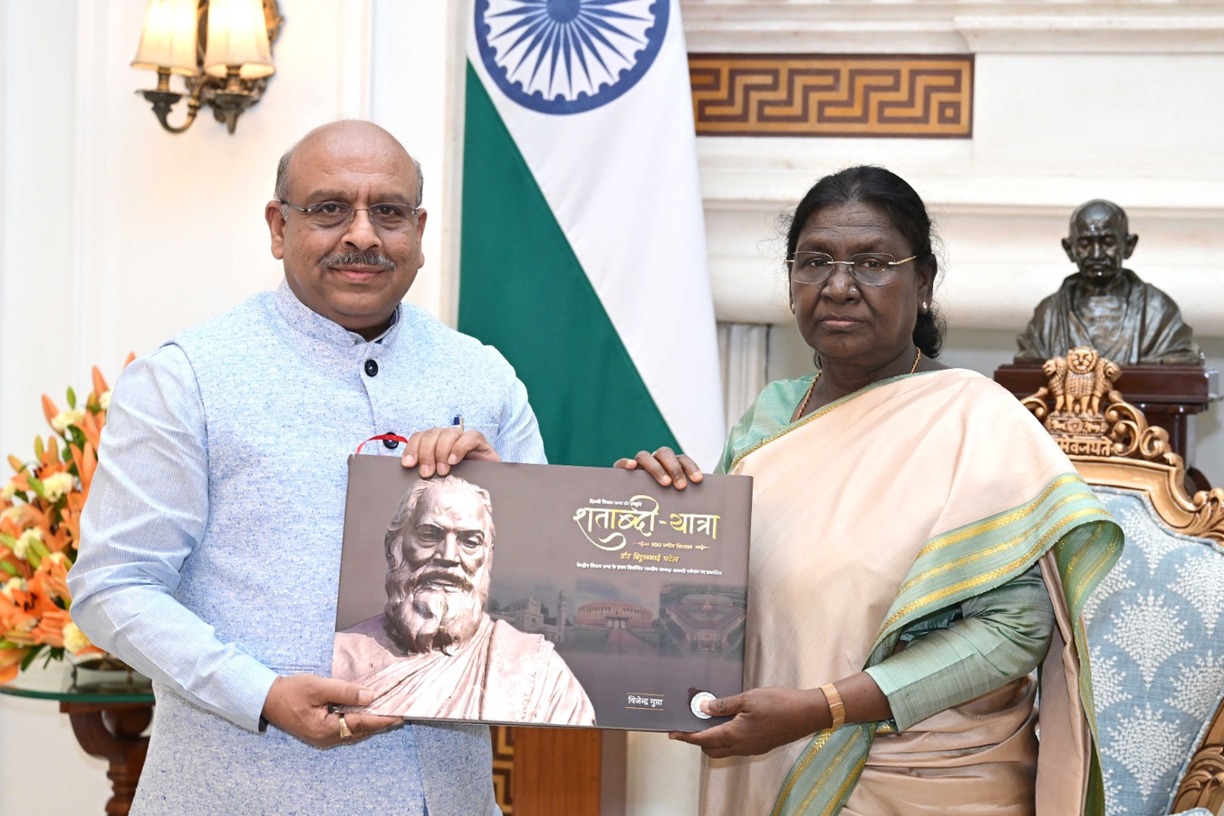 President Murmu Pays Tribute to 1919 Delhi Satyagraha Leaders.webp President Murmu Pays Tribute to 1919 Delhi Satyagraha Leaders.webp