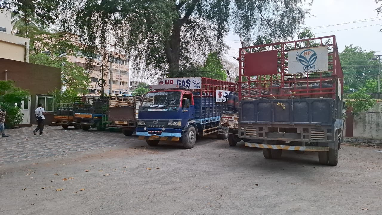 Hyderabad: 10 Arrested, 414 Cylinders Seized in Graveyard Raid.webp