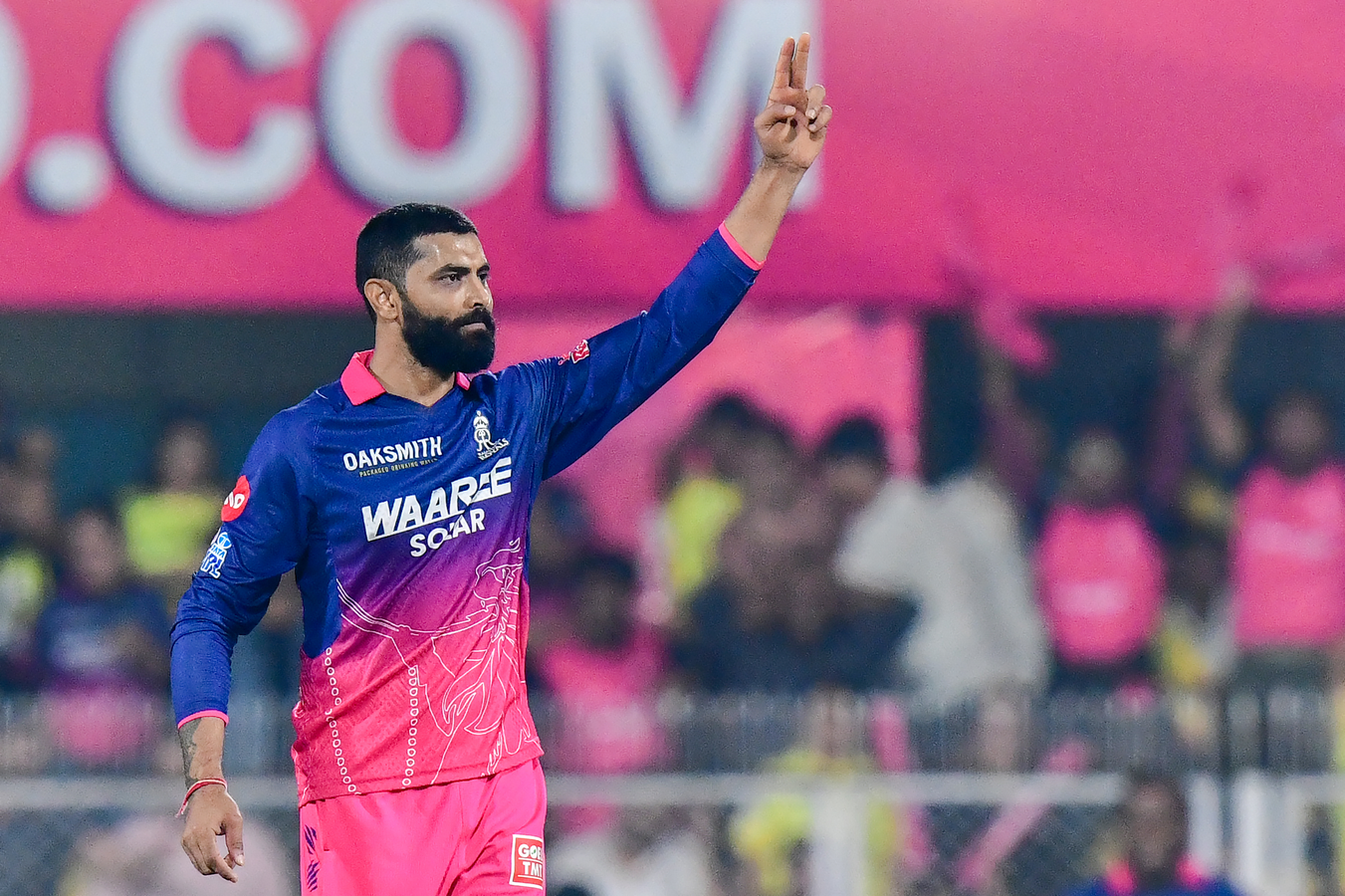 Jadeja's Pink Shirt & Strategic Bowling in IPL 2026.webp