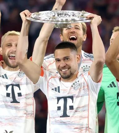 Raphael Guerreiro's Bayern Career Comes to a Close