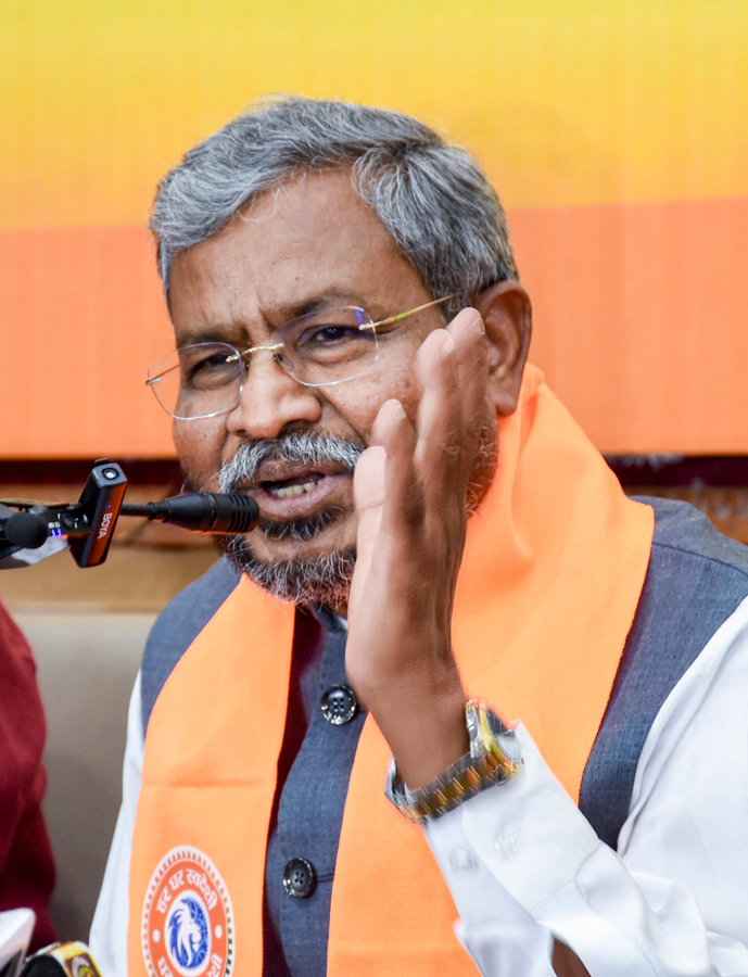 Marandi Urges Governor to Probe 'Liquor Scam' Chargesheet.webp