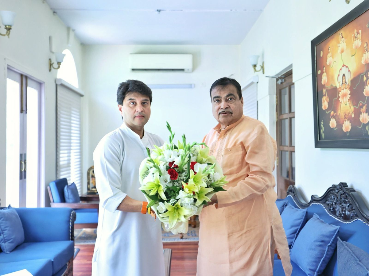 MP Road Connectivity: Scindia and Gadkari Review Key Initiatives.webp MP Road Connectivity: Scindia and Gadkari Review Key Initiatives.webp