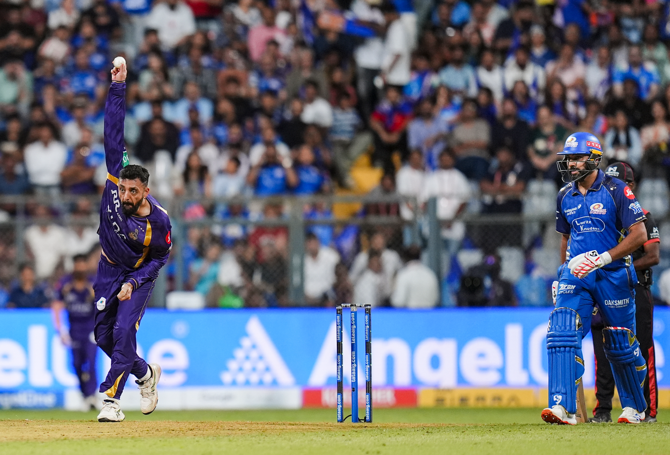 Eden Gardens Test: KKR's Spin Duo Key to Victory.webp