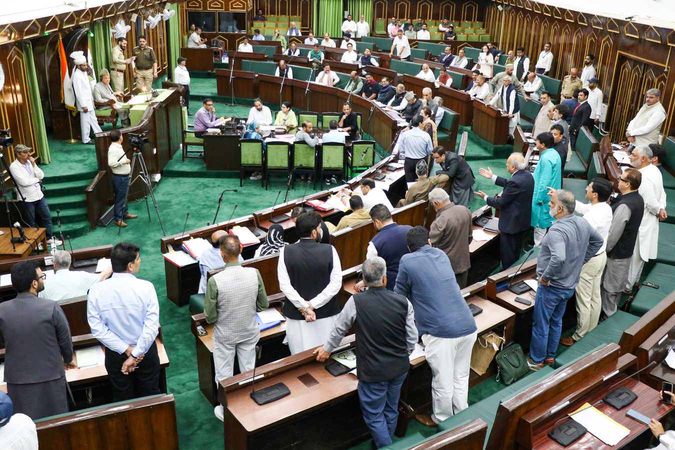 Legislators Protest Bureaucrats' Absence in J&K Assembly.webp