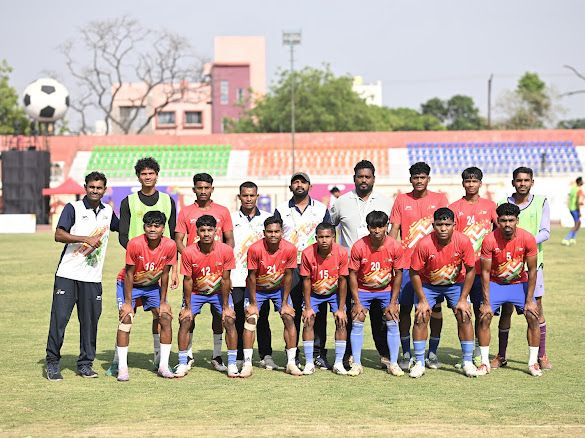 Chhattisgarh's Football Talent Nurtured in Remote Ashram.webp