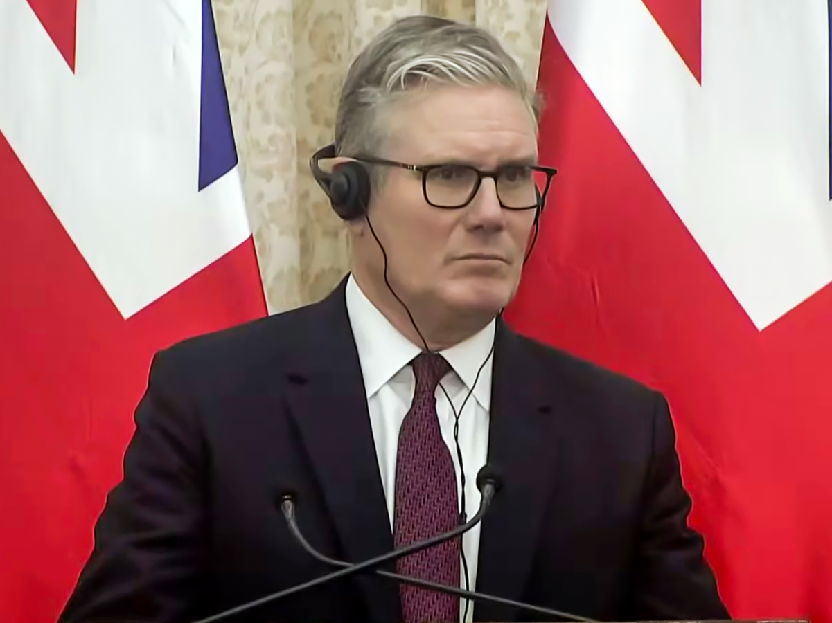 Starmer Announces Talks to Reopen Hormuz Shipping Route.webp