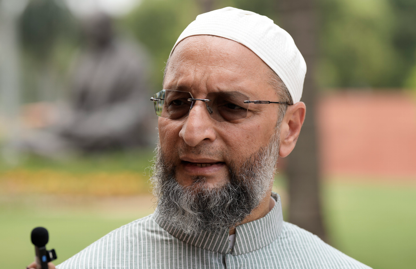 TMC and BJP Linked: Owaisi Targets Mamata's Hypocrisy.webp