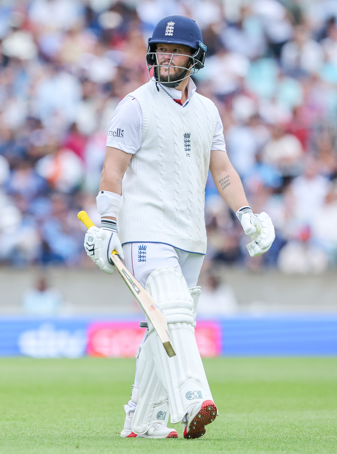 Duckett: 'No Excuses' for Ashes Behavior, Focus on Professionalism.webp