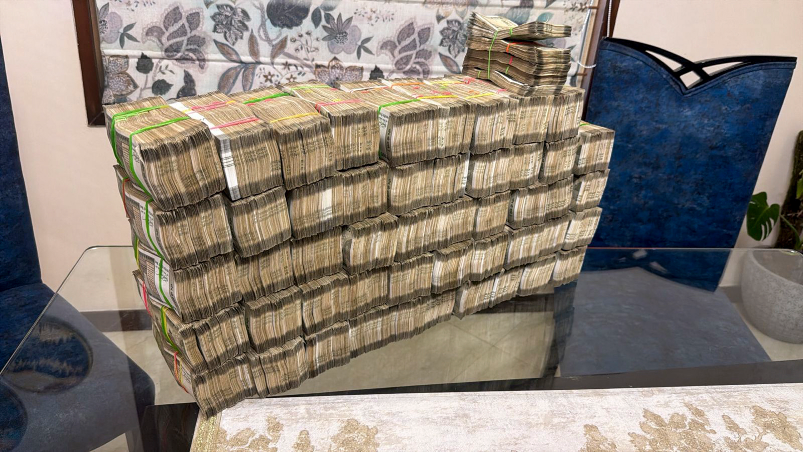 Investigation Uncovers ₹1.2 Crore Seizure in Kolkata.webp