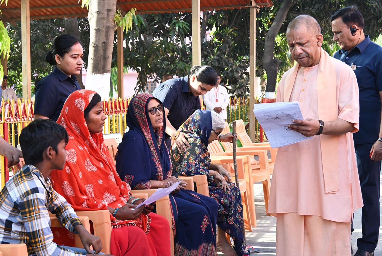 UP CM Promises Support for Housing and Healthcare at Gorakhnath Temple.webp