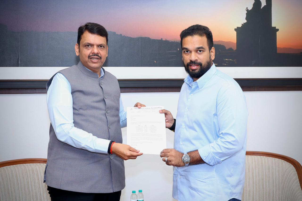 Naik and Fadnavis Discuss 1-Lakh Capacity Stadium.webp