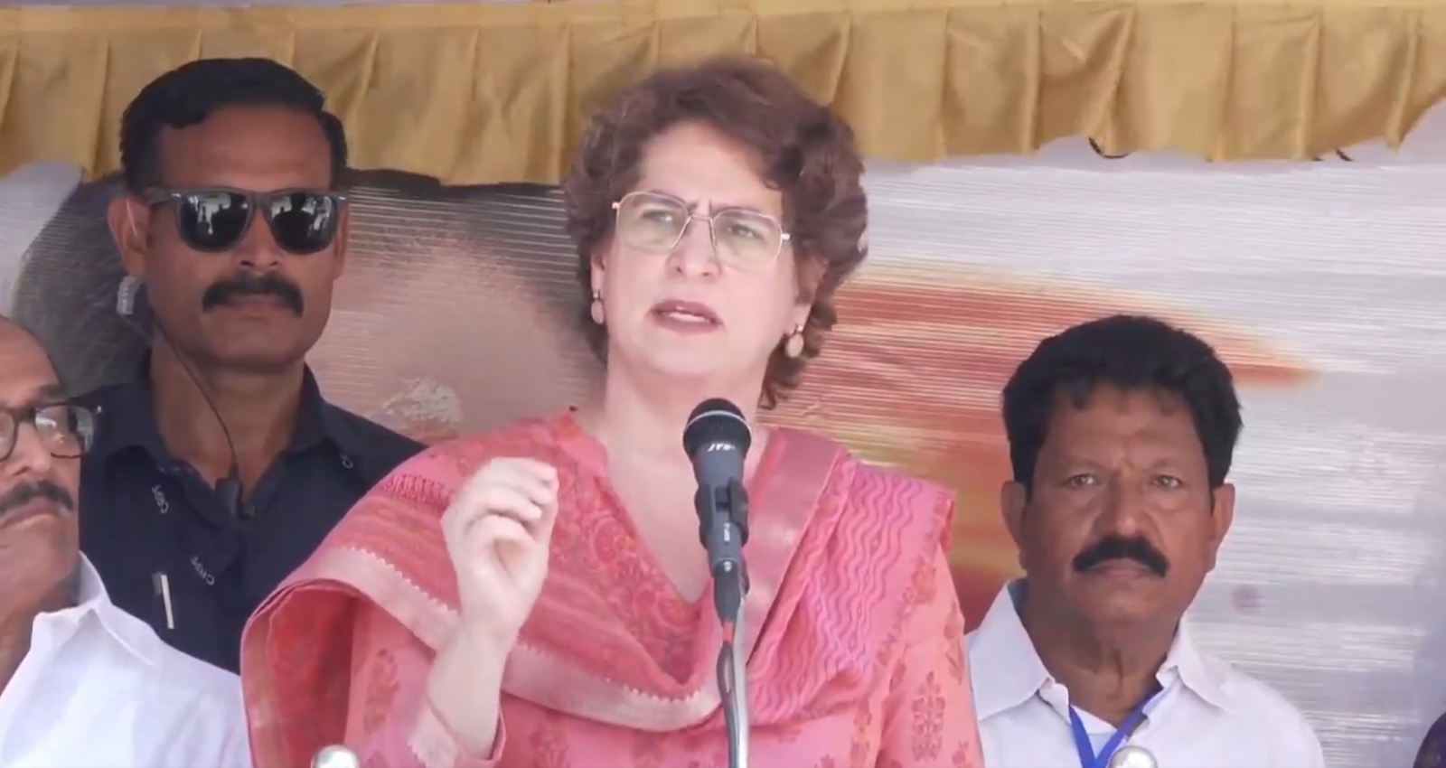 Priyanka Gandhi Attacks Centre, Left in Kerala Campaign Launch.webp