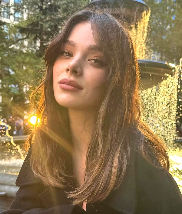 Celebration for Hailee Steinfeld and Josh Allen's First Child.webp