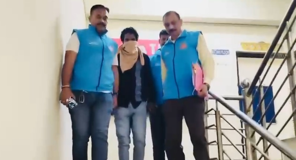 Delhi Police Seizes Illegal Pistol from 'Chenu Gang' Member.webp