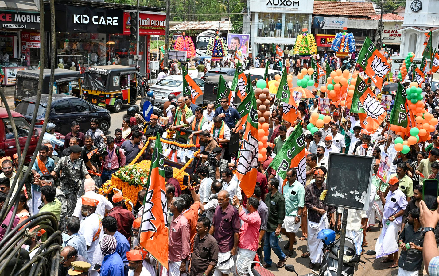 Kerala Elections: Modi and Gandhi Focus on Key Battlegrounds.webp