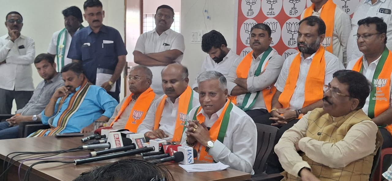 Allegations of Deception and Neglect in Karnataka: Union Minister's Report.webp Allegations of Deception and Neglect in Karnataka: Union Minister's Report.webp