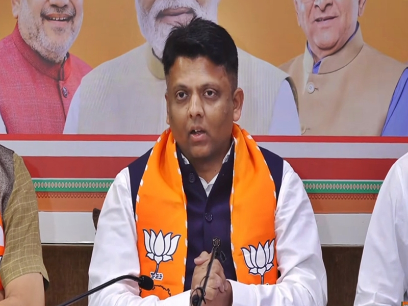 Local Body Elections Heat Up as BJP Disputes AAP's Arrest Claims.webp Local Body Elections Heat Up as BJP Disputes AAP's Arrest Claims.webp